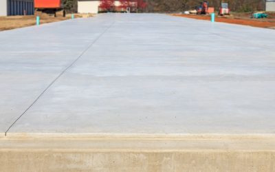 Calcul simplifié d’une dalle béton en maison individuelle : guide technique pour le secteur Côte d’Azur